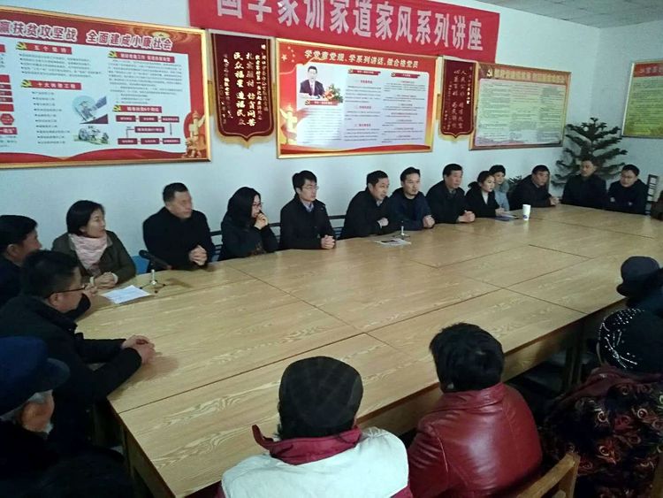 周口市委辦公室聯合愛心企業眾恒集團到張老家村舉行“扶貧慰問愛心捐贈”活動