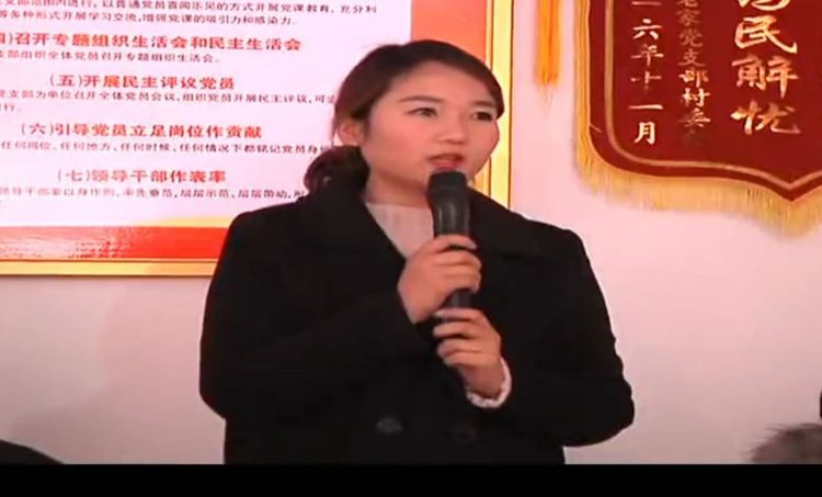 周口市委辦公室聯合愛心企業眾恒集團到張老家村舉行“扶貧慰問愛心捐贈”活動