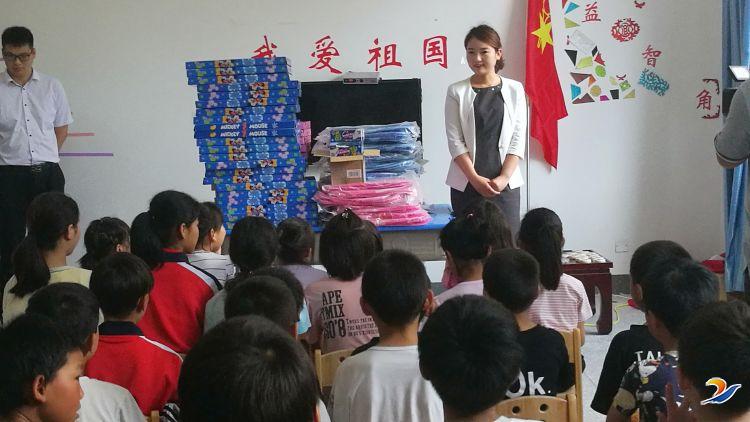眾恒集團赴沈丘希望之家看望留守兒童