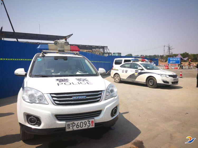 民警冒酷暑巡邏忙 企業(yè)慰問獻(xiàn)愛心