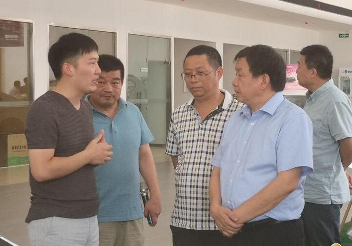 川匯區區長李宗喜一行到眾恒新能源汽車城視察