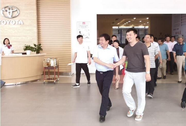 川匯區區長李宗喜一行到眾恒新能源汽車城視察