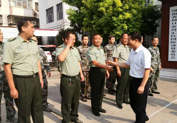 “八一”慰問送關(guān)懷　軍民魚水顯真情