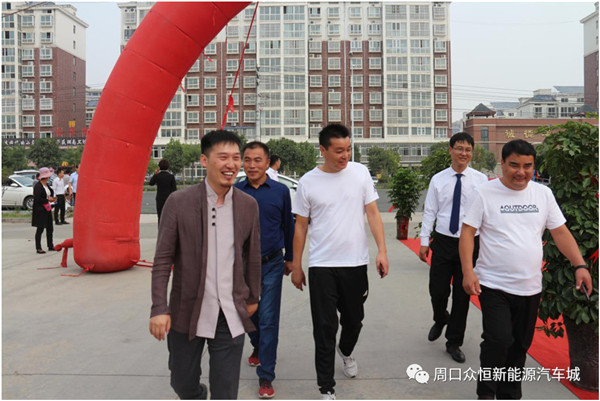 倡導(dǎo)綠色出行 推進(jìn)生態(tài)文明 周口首家新能源汽車城盛大開業(yè)